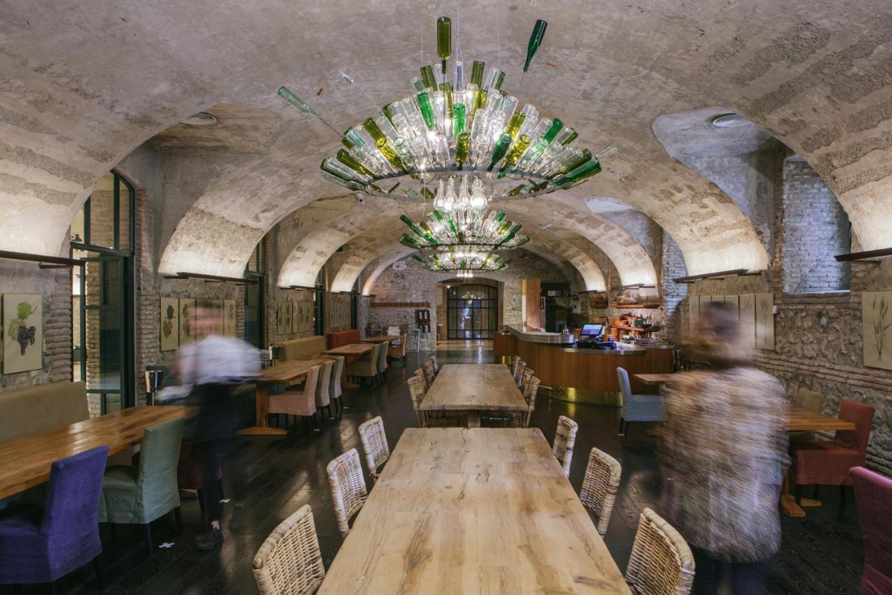 Tsinandali Estate, A Radisson Collection Hotel Εξωτερικό φωτογραφία Restaurant in the wine cellar